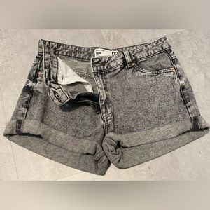 Women’s size 3 or 4 jean shorts. Black.